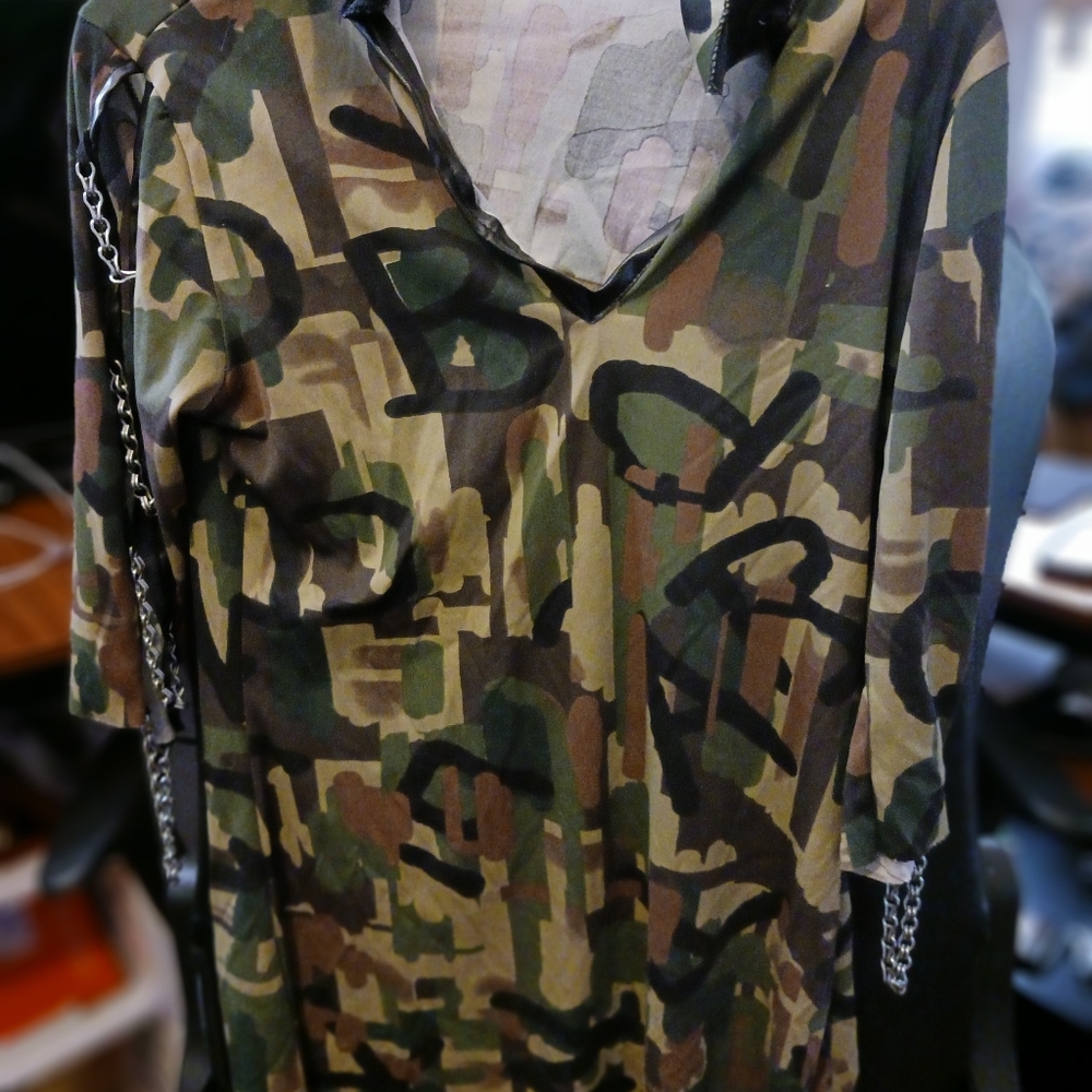 Dress camo.w.xhain.links.on arms